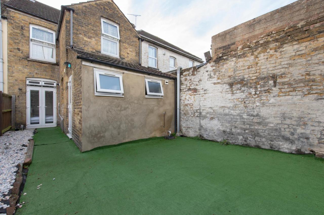 Fortified Home Rochester Экстерьер фото